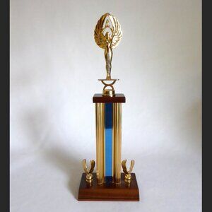 VINTAGE 17” WINGED VICTORY TROPHY NOT ENGRAVED HEAVY GOLD METAL & WOOD PRE-OWNED